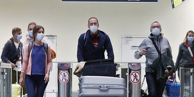 Ковід-профанація: як насправді дотримуються заходи безпеки на українських авіарейсах