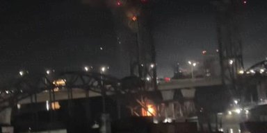 Взрывы остановили поезда: в Ростове неизвестные дроны атаковали важный мост (фото)