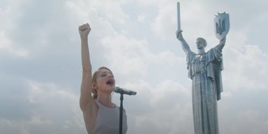 День Независимости: Тина Кароль представила песню авторства лауреатки "Оскара" Дайан Уоррен