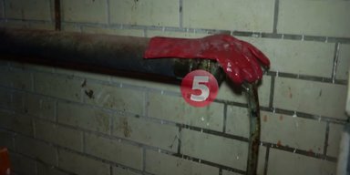 "Ходим в туалет в пакет": в Киеве прорывают коммуникации многоэтажек (видео)