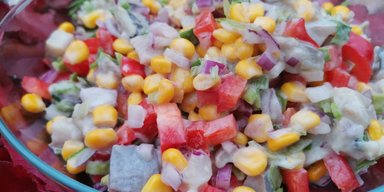 Почти винегрет, но вкуснее: рецепт овощного салата с сельдью