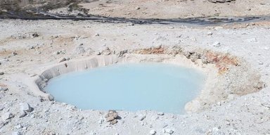 Уперше в історії в Єлловстоні з'явилася нова зяюча діра: вона заповнена "молоком"