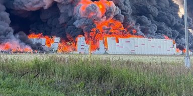 "Поставляли комплектуючі": Зеленський та СБС підтвердили ураження складів Wildberries у РФ (відео)