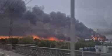 Здійнялися масштабні пожежі: Новокуйбишевський та Афіпський НПЗ у Росії атакували дрони (фото, відео)