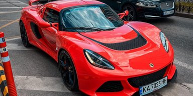В Україні помітили рідкісний британський спорткар з двигуном Toyota (фото)