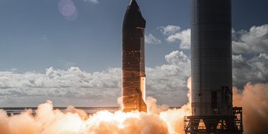 Компанія Ілона Маска оголосила про запуск ракети, призначеної для польотів на Марс (фото)