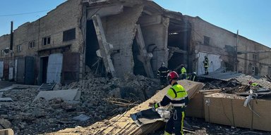 В Киеве произошел взрыв на АТП: есть погибшие, под завалами могут быть люди (фото, видео)
