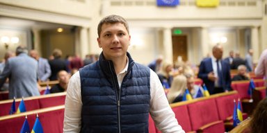 Буде 400 депутатів: "Слуга народу" Медяник складає депутатський мандат (фото)
