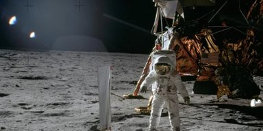 Коли астронавти NASA повернулися з Місяця, таргани на Землі отримали незвичайну їжу (відео)