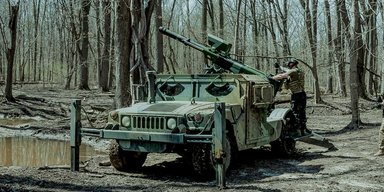 Гаубица HUMVEE 2-CT Hawkeye прошла боевые испытания в Украине: подробности и фото