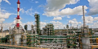 Дрон атакував один із найбільших російських НПЗ: усі подробиці