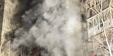 РФ "шахедом" зруйнувала багатоповерхівку в Охтирці: під завалами можуть бути люди (відео)