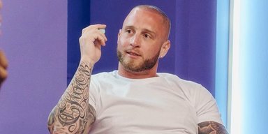 34-летний сын Тома Хэнкса подогрел слухи о романе с 46-летней певицей (видео)