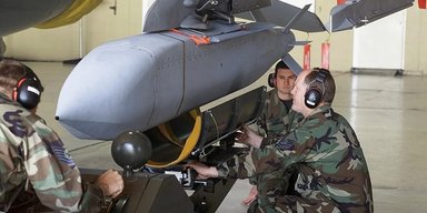 Украина получит американские бомбы JSOW: сколько оружия могли передать США