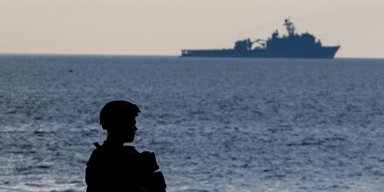Консервы, радио и виски: как шведы готовятся к вероятной войне с Россией (видео)