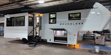 Особняк на колесах: як виглядає прототип автодому преміум-класу Boundless 320RL (фото, відео)