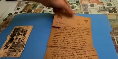 Жінка знайшла під час ремонту лист 100-річної давнини: чекав, аби його прочитали (фото, відео)