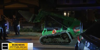 Як у GTA: озброєний 10-річний хлопчик викрав навантажувач і протаранив автомобілі (відео)