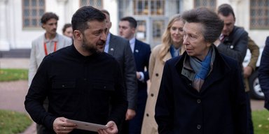 Принцеса Анна здійснила таємний візит до України: зустрілася з Зеленськими і вшанувала загиблих дітей (фото)