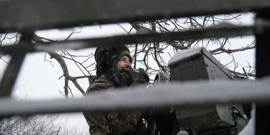 Удвічі: Зеленський на зустрічі з фракцією "Слуг" доручив підвищити зарплати військовим, — нардеп