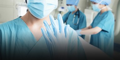 Лікарська помилка: 17-річній школярці видалили зуби мудрості замість операції на нозі