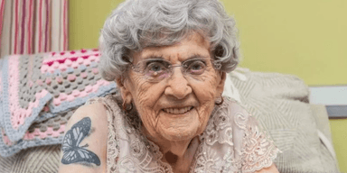 Самая старшая в Англии: прабабушка хочет сделать тату на свое 100-летие, но боится реакции дочери