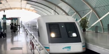 Подорожувала на швидкості 431 км/год: туристка випробувала найшвидший поїзд у світі (відео)