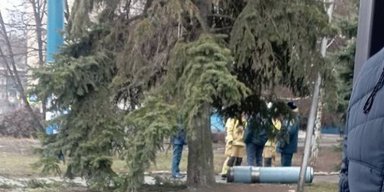 Очередное схождение боеприпаса РФ: на жилой квартал в Торезе упала российская авиабомба (фото)