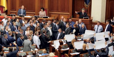 Раде волю! Почему украинский парламент у большинства граждан ассоциируется с цирком