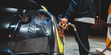 Дизель по 105 грн, а бензин по 100: эксперт предупредил, когда в Украине резко подорожает топливо