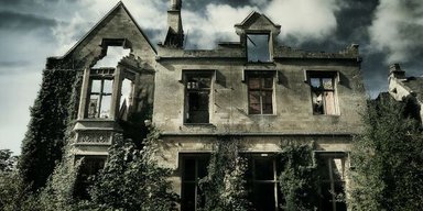 2 млн переглядів: чужі речі в покинутому особняку зацікавили користувачів TikTok (відео)