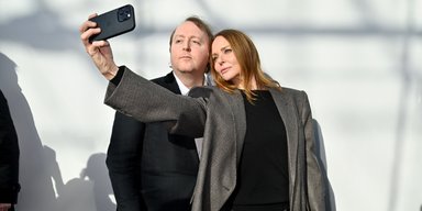 Молодший брат Стелли Маккартні відвідав модний показ Stella McCartney в Парижі (фото)