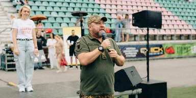 Друг Владимира Зеленского Александр Пикалов вышел на публику в военной форме (фото)