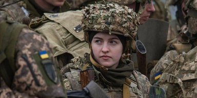 Спочатку армія, а потім робота: що не так з ідеєю ОП про військову службу для держслужбовців