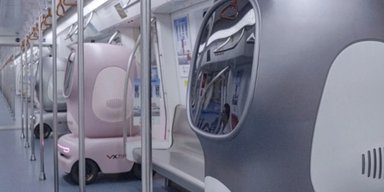 У метро Китаю пустили роботів, які доставляють товари замість людей