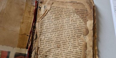 Неожиданная находка ВСУ: в уничтоженном доме бойцы нашли Библию, которой более ста лет