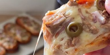 Идеальный перекус за 5 минут: рецепт мини-пиццы "Тонно"