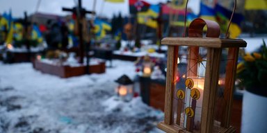 Вифлеемский огонь мира прибыл в Украину: в Киеве его встречали в укрытии (фото, видео)