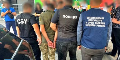 За $4500 робив довідки ухилянтам: у Хмельницькому спіймали "на гарячому" працівника ТЦК (фото)