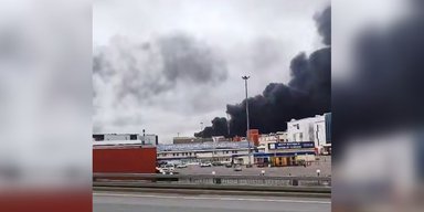 У Москві евакуюють жителів після атаки дронів: пошкоджені будинки і найбільший ТЦ (відео)