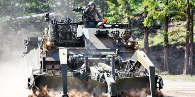 Південна Корея передасть Україні машини K600 "Носоріг" для прориву мінних загороджень, — ЗМІ