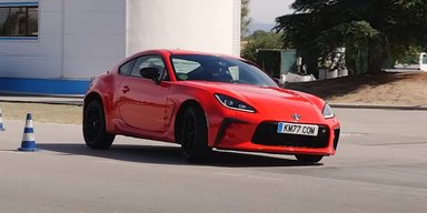 Спорткар Toyota GR86 розчарував експертів своєю керованістю (відео)