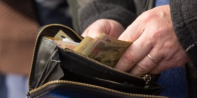 Пенсии в Украине: кому уменьшат выплаты в 2024 году