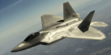 Секретний винищувач-стелс F-22 американських ВПС розбився під час авіашоу: що відомо