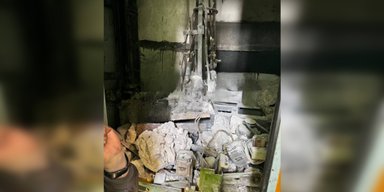 Пролетел четыре этажа: в Киеве сорвался лифт с человеком внутри (фото)