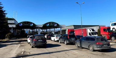 В пограничных пунктах пропуска очередей из автомобилей нет, но автобусы досматривают медленно