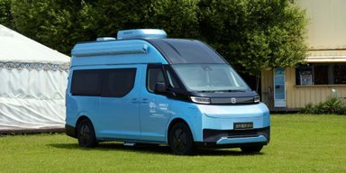 Отель на колесах: Geely представили семейный электромобиль со сменной батареей (видео)