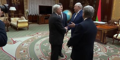"My friend — Какие люди": Лукашенко встретил в Минске спецпредставителя США Кита Келлога (видео)