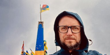 Телеведучий Артем Овдієнко добровільно пішов в армію та вже встиг скласти присягу (відео)