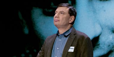 Российская пропаганда работает на "поддержание уровня алкоголя в крови", - социолог Игорь Эйдман